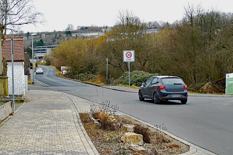 Klagen wegen zu hohem Tempo in der Schlesierstraße. Doch laut Polizeiinformationen sind zu 70 Prozent die Anlieger die Sünder. Klagen wegen zu hohem Tempo in der Schlesierstraße. Doch laut Polizeiinformationen sind zu 70 Prozent die Anlieger die Sünder.