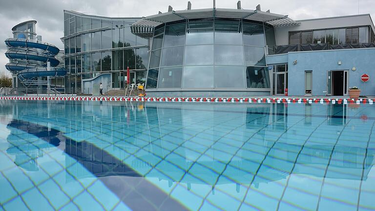 Für dieses Jahr rechnen die Stadtwerke mit deutlich mehr Badegästen im Triamare. Bevor das Freibad im Sommer lockt (Archivfoto), dürfen sich die Gäste zunächst auf die Rücknahme von Einschränkungen im Hallenbad freuen.&nbsp;