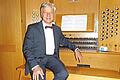 Stadtkantor Burkhard Ascherl an der Schuke-Orgel       -  Stadtkantor Burkhard Ascherl an der Schuke-Orgel
