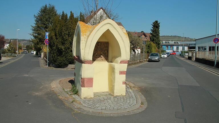 Der Dicke Bildstock an der Gabelung Glauberstraße/Lönker in Karlstadt. Der Dicke Bildstock an der Gabelung Glauberstraße/Lönker in Karlstadt.