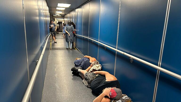 Weltweite IT-Ausfälle - Los Angeles International Airport - Vom der weltweiten Computerproblemen war der Luftverkehr besonders schwer betroffen. Weltweite IT-Ausfälle - Los Angeles International Airport - Vom der weltweiten Computerproblemen war der Luftverkehr besonders schwer betroffen.