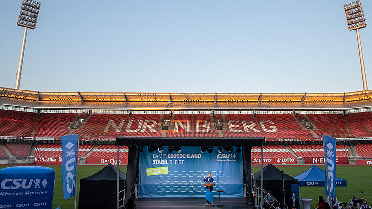 CSU-Chef Markus Söder auf Stadiontour in Nürnberg. Ein ähnliches Bild wird es an diesem Freitag auch im Sachs-Stadion in Schweinfurt geben. Auch die Würzburger Parteifreunde hätten sich auf einen Auftritt ihres Parteivorsitzenden gefreut.