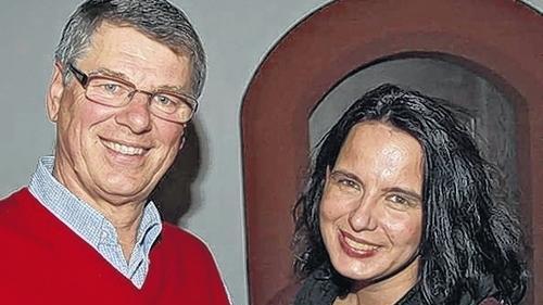 Die Neue: Simone Michel-von Dungern, hier zusammen mit dem Marktbreiter Referenten für Wirtschaft, Tourismus und Museum, Gernot Stratenberg (links), übernimmt ab dem 1. Januar 2010 die Leitung des Marktbreiter Museums. Die Neue: Simone Michel-von Dungern, hier zusammen mit dem Marktbreiter Referenten für Wirtschaft, Tourismus und Museum, Gernot Stratenberg (links), übernimmt ab dem 1. Januar 2010 die Leitung des Marktbreiter Museums.