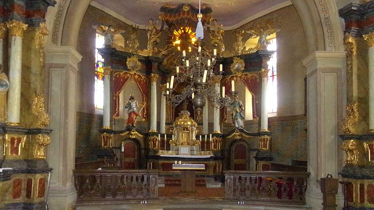 Die Kapelle 'Zum gegeißelten Heiland' am Ortsrand von Gelchsheim, deren reiche barocke Ausstattung nahezu originalgetreu erhalten blieb, ist das letzte Werk des Baumeister Franz Joseph Roth.&nbsp;