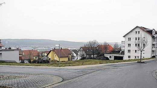 Noch ist das Grundstück unbebaut: In einiger Zeit könnten hier zwei zweigeschossige Gebäude nebst Garage entstehen, um sieben Kindern und zwölf Jugendlichen der Jugendhilfe Creglingen Zeit ein neues Zuhause zu bieten. Noch ist das Grundstück unbebaut: In einiger Zeit könnten hier zwei zweigeschossige Gebäude nebst Garage entstehen, um sieben Kindern und zwölf Jugendlichen der Jugendhilfe Creglingen Zeit ein neues Zuhause zu bieten.
