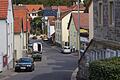 Blick vom Kirchberg in Sömmersdorf in die Raiffeisenstraße. Die Ortsstraßen sollen im Rahmen der Dorferneuerung saniert werden. Die Finanzierung dürfte schwierig werden.
