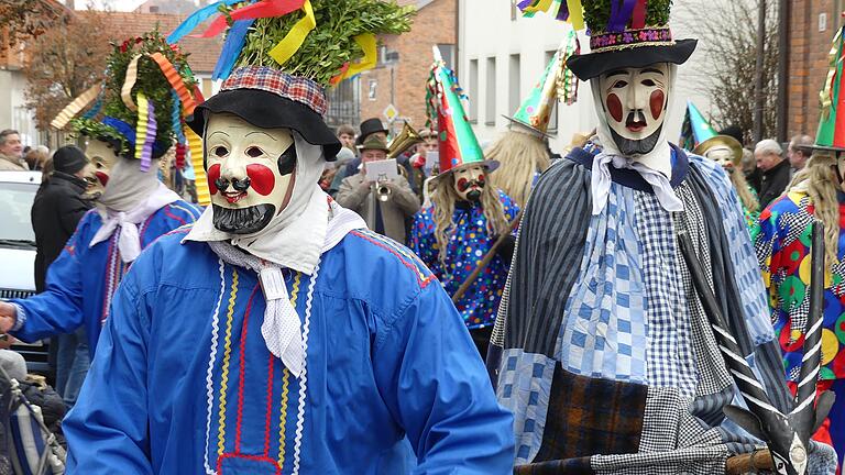 Die Rhöner Straßenfastnacht mit handgeschnitzten Masken und traditionellen Kostümen. Die Rhöner Straßenfastnacht mit handgeschnitzten Masken und traditionellen Kostümen.