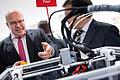 Peter Altmaier (CDU), Bundeswirtschaftsminister, schaut sich auf der Bauma einen 3D-Drucker der Marke Bauer an. Die Bauma findet alle vier Jahre statt und ist das weltgrößte Branchentreffen der Baumaschinenhersteller.