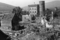 Das Trümmerfeld Gemünden zwischen Marktplatz und Mühlgraben 1945. Noch stand das alte Gefängnis, 'Mouschele' genannt.