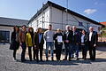 Gruppenbild anlässlich der Übergabe des Leader-Fördermittelbescheides für das Dorfgemeinschaftshaus in Langenleiten (von links): Anne Keßler (Koordinatorin der Stiftung), Antje Voll (Stiftungsrat), Rosa Strauss-Carl (Stiftungsrat), Ursula Schneider (Regionalmanagement), André Keßler (Stiftungsvorstand), Brigitte Schmidt (Stiftungsvorstand), Günther Schmitt (Stiftungsvorstand/Bauleitung),  Walter Fürst (Amt für Ernährung, Landwirtschaft und Forsten), Bürgermeisterin Sonja Reubelt und Landrat Thomas Habermann.
