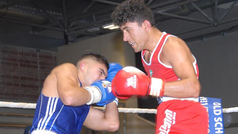 Mohammad Shadab vom TSV Bad Kissingen (rechts) landete in Würzburg einen Punktsieg über Gor Mikayelyan aus Marktredwitz-Dörflas. Foto: Hartmut Heß - Mohammad Shadab vom TSV Bad Kissingen (rechts) landete in Würzburg einen Punktsieg über Gor Mikayelyan aus Marktredwitz-Dörflas. Foto: Hartmut Heß Mohammad Shadab vom TSV Bad Kissingen (rechts) landete in Würzburg einen Punktsieg über Gor Mikayelyan aus Marktredwitz-Dörflas. Foto: Hartmut Heß - Mohammad Shadab vom TSV Bad Kissingen (rechts) landete in Würzburg einen Punktsieg über Gor Mikayelyan aus Marktredwitz-Dörflas. Foto: Hartmut Heß