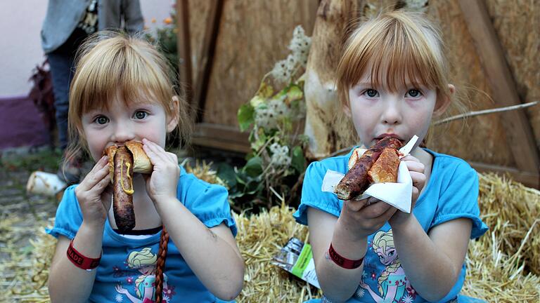Am 8. und 9. Oktober findet der 11. Rhöner Wurstmarkt statt. Dabei können kleine und große Besucher zahlreiche Metzger-Spezialitäten kosten. Bei dem Foto handelt es sich um eine Archivaufnahme von der Veranstaltung im Jahr 2018. Am 8. und 9. Oktober findet der 11. Rhöner Wurstmarkt statt. Dabei können kleine und große Besucher zahlreiche Metzger-Spezialitäten kosten. Bei dem Foto handelt es sich um eine Archivaufnahme von der Veranstaltung im Jahr 2018.
