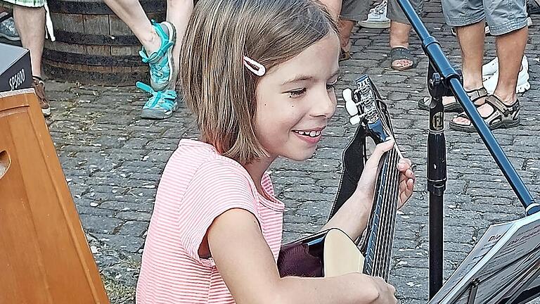 Die achtjährige Emilia Wolf erhielt viel Applaus.       -  Die achtjährige Emilia Wolf erhielt viel Applaus.