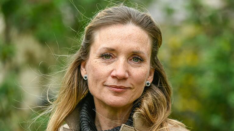 Psychotherapeutin Dr. Marion Schowalter will mit ihrer Idee des 'Würzburger Modells' erreichen, dass Betroffene von Gewalt noch vor ihrer Zeugenaussage vor Gericht therapeutische Unterstützung erhalten. Psychotherapeutin Dr. Marion Schowalter will mit ihrer Idee des 'Würzburger Modells' erreichen, dass Betroffene von Gewalt noch vor ihrer Zeugenaussage vor Gericht therapeutische Unterstützung erhalten.