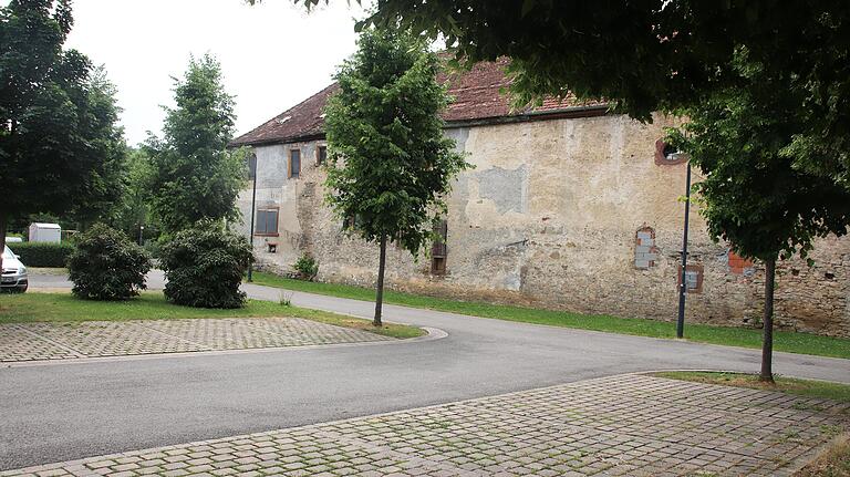 Der Klosterparkplatz in Himmelstadt. Hier werden die Weinkulturtage stattfinden. Der Klosterparkplatz in Himmelstadt. Hier werden die Weinkulturtage stattfinden.