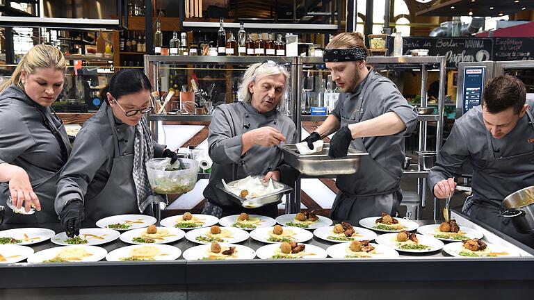 Bei 'Top Chef Germany' fuhr der Würzburger Sternekoch Bernhard Reiser in der ersten Folge einen Sieg ein.