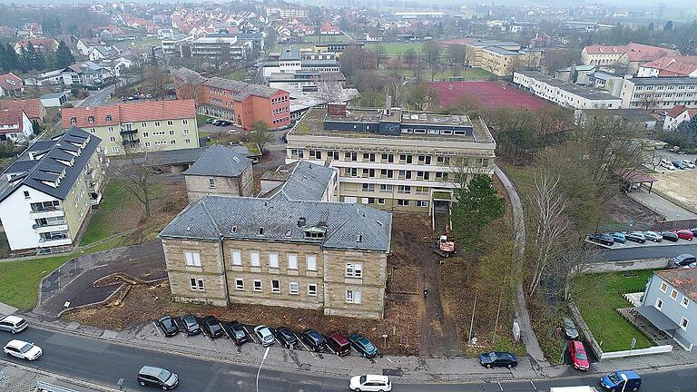 Die Stadt ist jetzt offiziell Eigentümerin des ehemaligen Kreiskrankenhauses in Bad Königshofen. Es soll im kommenden Jahr abgerissen werden.