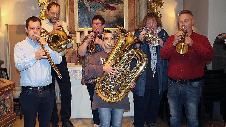 Klein aber fein ist der Posaunenchor mit seiner gewöhnlich acht Mann starken Besetzung heute. Die Musiker freuen sich über Verstärkung aus allen Altersgruppen.