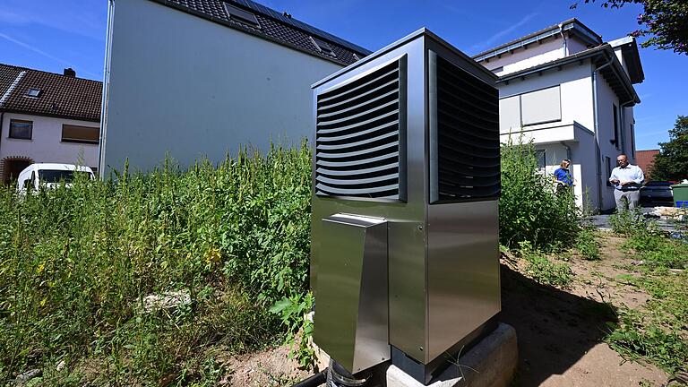 Hausbesitzerinnen und Hausbesitzer können sich jetzt auf eine schnelle Lieferung ihrer Wärmepumpen freuen.