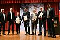 Die neuen Träger der silbernen Gemeindeplakette: Tina Wiesen, Achim Roos, Wolfgang Knorr, Bernhard Bauer (von links) umrahmt von Höchbergs Bürgermeister Alexander Knahn (rechts) und seinen Stellvertretern Bernhard Hupp und Sven Winzenhörlein (von links).