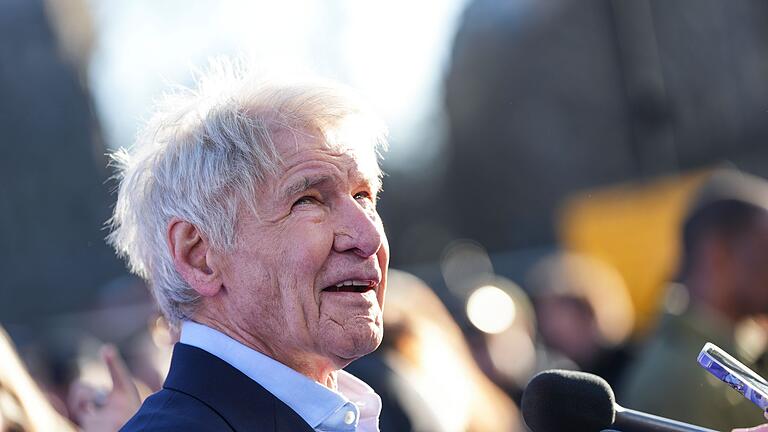 Warum Harrison Ford in seinen Filmen selten Bart trägt       -  Harrison Ford bei der Europa-Premiere des Films &bdquo;Captain America: Brave New World&rdquo; in London