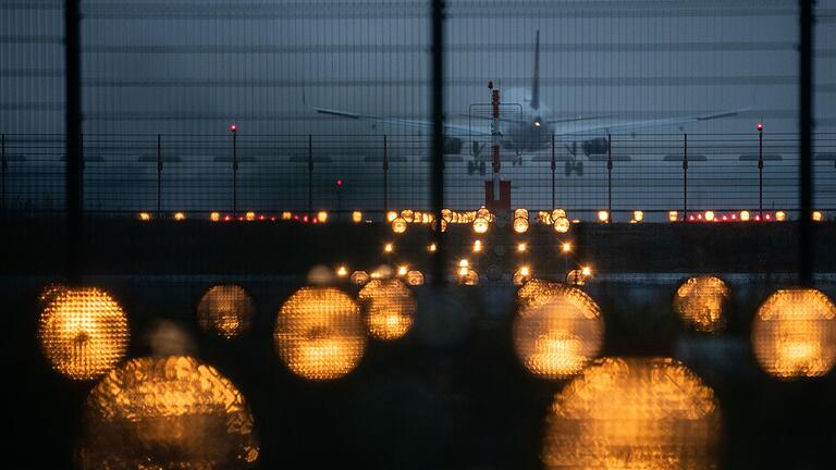 Flughafen.jpeg       -  Die größten Flughäfen der Welt sind größer als so manche deutsche Großstadt.