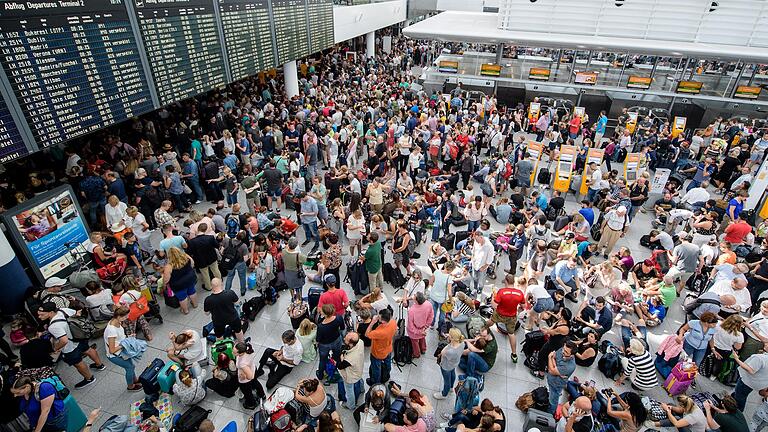 An die Bilder überfüllter Flughäfen wie hier in München hat man sich fast schon gewöhnt. Was kann, was will die Lufthansa dagegen tun?