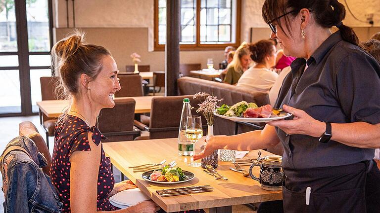 Das inklusive Restaurant 'Alter Hafen' hat im August in Marktsteft eröffnet und freut sich über den Zulauf.