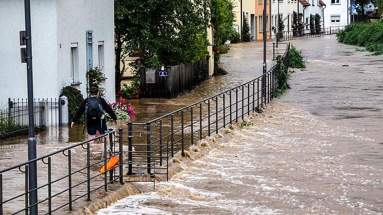 Blick auf die Katastrophe am 9. Juli 2021: Nachdem die Altach über das Ufer tritt, stehen in Zeil Teile der Altstadt unter Wasser.&nbsp;