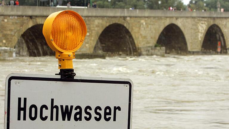 Im Koalitionsvertrag hatten die Freien Wähler noch einen Baustopp für drei neue Flutpolder and er Donau durchgesetzt. Jetzt soll doch an allen möglichen Standorten vertieft geprüft werden.