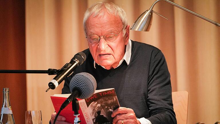 Die Zuhörerinnen und Zuhörer durften sich über eine Kostprobe aus 'Alle meine Geister' freuen. Die Zuhörerinnen und Zuhörer durften sich über eine Kostprobe aus 'Alle meine Geister' freuen.