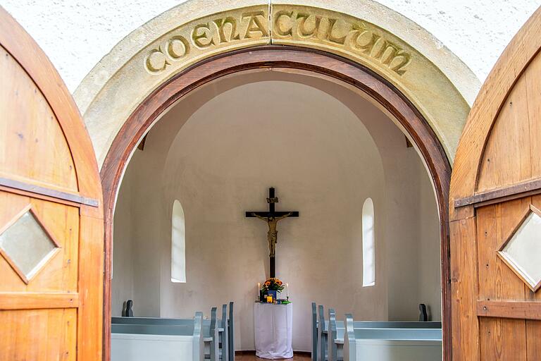 Den Blick in die Kapelle können Neugierige jetzt nicht mehr nur über dieses Foto erhaschen. Ab sofort ist sie wieder öffentlich zugänglich. Den Blick in die Kapelle können Neugierige jetzt nicht mehr nur über dieses Foto erhaschen. Ab sofort ist sie wieder öffentlich zugänglich.
