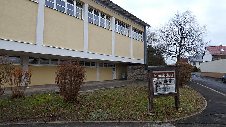 In der kleinen Turnhalle der Grundschule Ebelsbach befindet sich das nun dritte Impfzentrum im Landkreis Haßberge.
