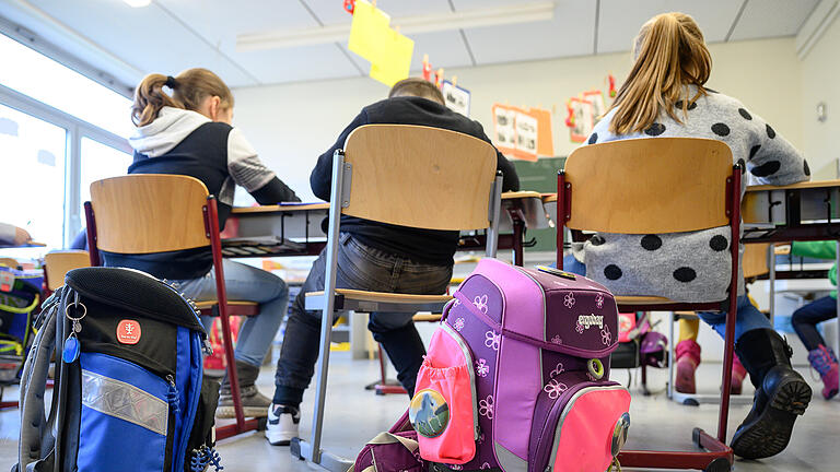 KINA - Schule 16 Mal verschieden.jpeg - Am Montag dürfen Schüler in Bayern wegen des Warnstreiks zuhause bleiben. KINA - Schule 16 Mal verschieden.jpeg - Am Montag dürfen Schüler in Bayern wegen des Warnstreiks zuhause bleiben.