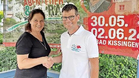 Marion Ripberger, Pro-log-Geschäftsführerin, und Michael Vorndran von der BRK-Motorradstreife Bad Kissingen - Marion Ripberger, Pro-log-Geschäftsführerin, und Michael Vorndran von der BRK-Motorradstreife Bad Kissingen Marion Ripberger, Pro-log-Geschäftsführerin, und Michael Vorndran von der BRK-Motorradstreife Bad Kissingen - Marion Ripberger, Pro-log-Geschäftsführerin, und Michael Vorndran von der BRK-Motorradstreife Bad Kissingen