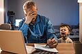 Home-Schooling, Home-Office, Kinderbetreuung (Symbolbild). Die Corona-Pandemie belastete Familien sehr. Bernhard Roth,&nbsp;Diplom-Psychologe und langjähriger Leiter der Caritas-Erziehungsberatungsstelle und Gudrun Hellmuth, ehemalige Kindergartenleiterin und Referentin für Frauen und Familie im Bad Neustädter Stadtrat, schildern ihre Erfahrungen.