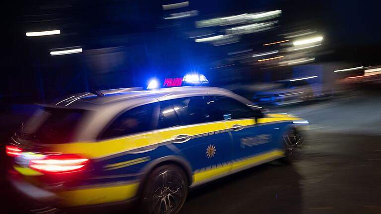 Polizei - Symbolbild       -  Der 52-Jährige wurde schwer verletzt. (Symbolbild)