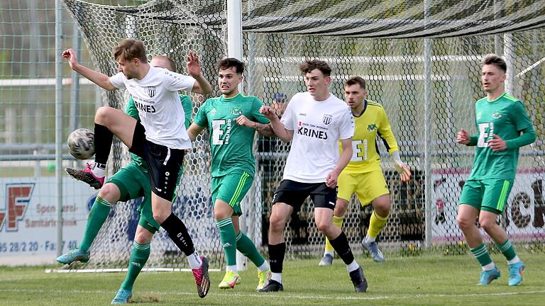 Chancen gab es gegen Ammerthal für den FC Sand. Die braucht es auch am Mittwoch für die Sander. Ob Nicolas John (links) in Ansbach dabei sein wird, entscheidet sich erst kurzfristig.