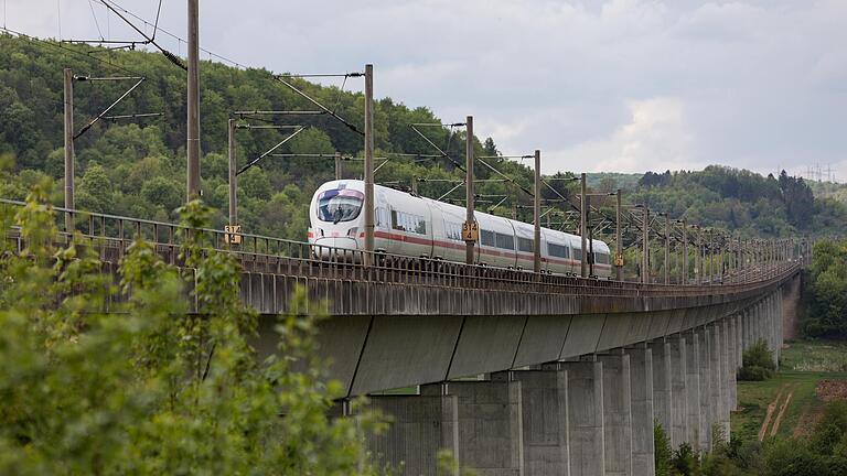 Bei Leinach im Landkreis Würzburg ist die Schnellfahrstrecke Würzburg-Hannover bereits seit vergangenem Jahr saniert.