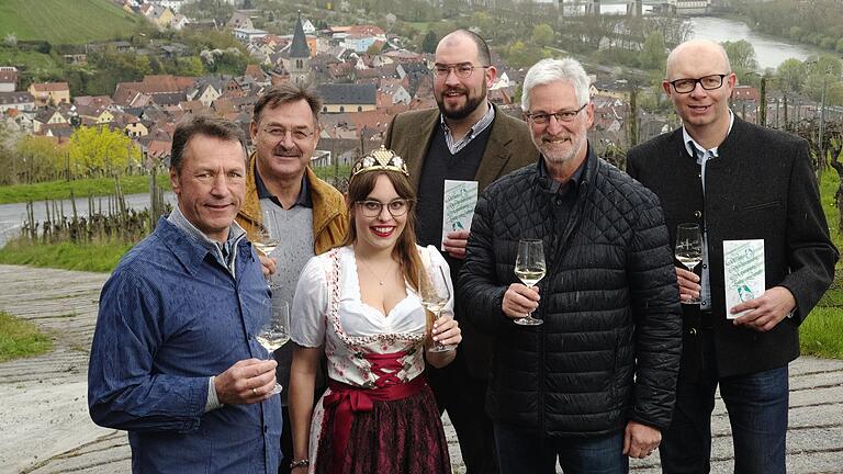 In Randersacker erhofft man sich mit einem neuen Termin eine ruhigere Weinbergswanderung (von links): Bruno Schmitt, Vorsitzender des Weinbauverbandes, CSU-Vorstandsmitglied Peter Schreiner, Weinprinzessin&nbsp; Anna-Loreen Schmitt, CSU-Ortsvorsitzender Michael Holl, CSU Vorstandsmitglieder Gerhard Lang und Heiko Lörner.&nbsp;