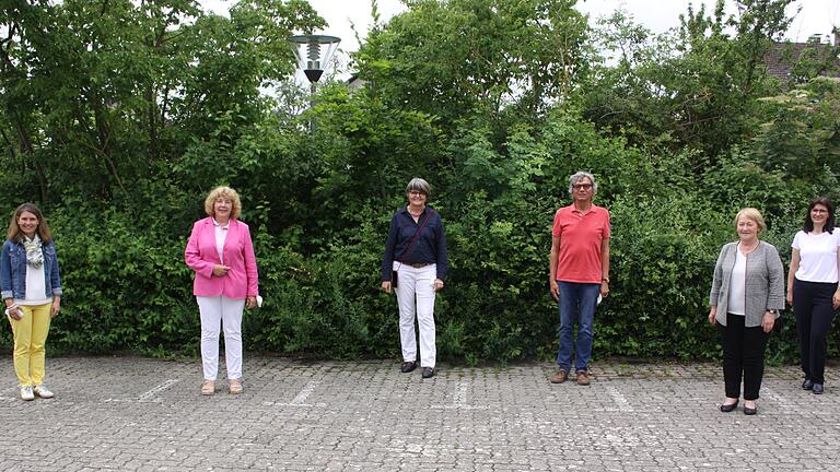 In der konstituierenden Sitzung wurde der&nbsp; Vorstand des Kreis-Seniorenbeirates Main-Spessart neu gewählt. Das Foto zeigt neben Landrätin Sabine Sitter (von links) erste Stellvertreterin Hanna Krönert (Zellingen), Vorsitzende Elisabeth Stahl (Hafenlohr), zweiter Stellvertreter Hans-Georg Linke (Mittelsinn), Protokollantin Gertrud Herrmann (Rieneck) und&nbsp; Geschäftsführerin Monika Rothagen.