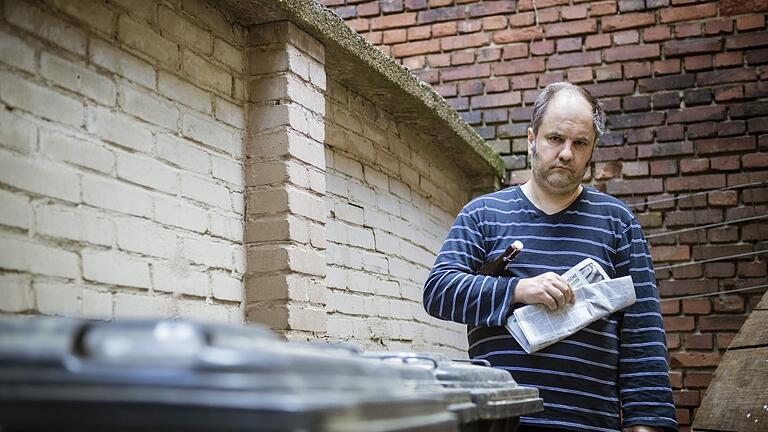 Am Freitag, 25. Juni 2021 gastiert Matthias Egersdörfer mit seinem Programm „Nachrichten aus dem Hinterhaus“ im Schlosshof des Deutschordensschlosses in Münnerstadt.