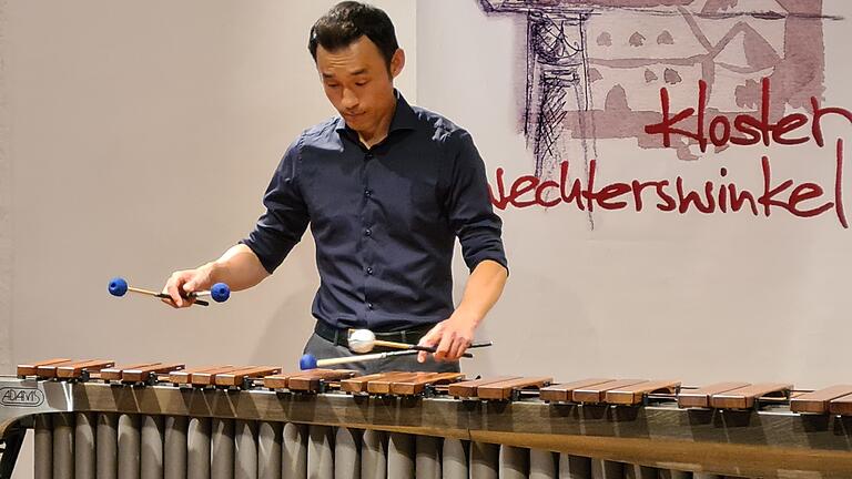 Fumito Nunoya entpuppte sich beim jüngsten Konzert im Kloster Wechterswinkel als wahrer Meister am Marimbaphon.