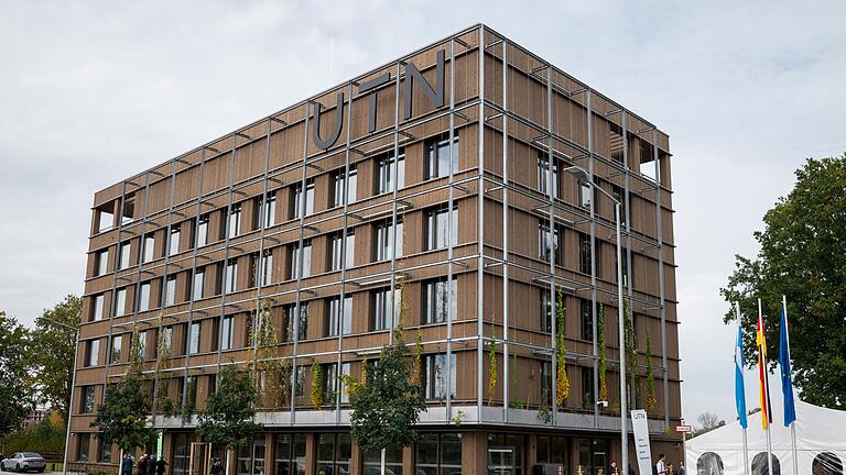 Eröffnung des ersten Gebäudes am TU Nürnberg Campus       -  Die neu gegründete Technische Universität nimmt ihr erstes Gebäude in Betrieb.