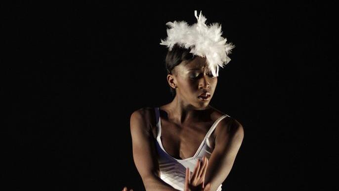 Tanztheater aus Südafrika: &bdquo;Swan Lake&ldquo; von der Dance Factory Johannesburg im Tanzabo am 20. und 21. November.