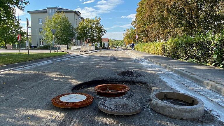 Mitte Oktober wird die Bahnhofstraße in Mellrichstadt wieder befahrbar sein. Über vier Monate haben die Bauarbeiten an der Stadtumfahrung dann gedauert.&nbsp;