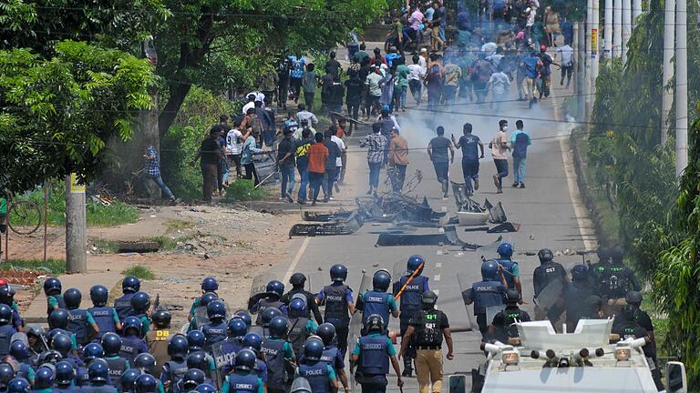 Studenten in Bangladesch protestieren gegen Quotenregelung       -  Zu Zusammenstößen und Gewalt kam es in mehreren Teilen des Landes.
