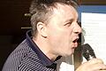 Seit rund 30 Jahren für den FSV Krum auf Achse: Marco Schorr nimmt bei Heimspielen auch gerne das Mikrofon in die Hand.