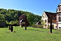 Der Saalgarten des Klosters Bronnbach mit außergewöhnlichen Skulpturen des Würzburger Künstlers Herbert Mehler.