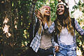 Beautiful young women spending time in nature       -  Von abenteuerlichen Wanderungen über süße Alpakas bis hin zu stylischen Casino-Nächten - die Rhön hat für zukünftige Bräute einiges zu bieten.